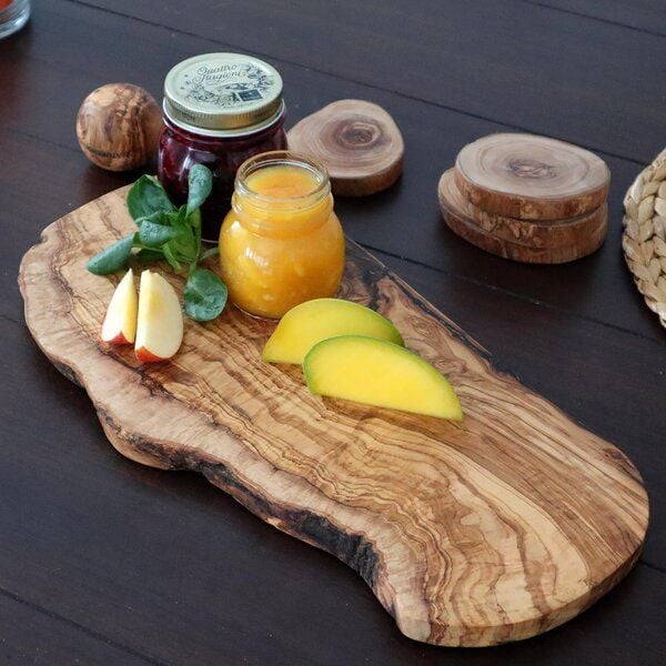 NATUREHOME Servierbrett Schneidebrett Baumscheibe Olivenholz m. Naturkante von NATUREHOME