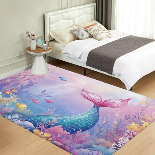 NAWVNMI Kurzflor Kinderteppich für Jungen und Mädchen 80 x 150 cm Meerjungfrau - Lila Fischschwanz - Waschbarer Teppich Extra Weich und Antiallergen - Teppich Kinderzimmer, Babyzimmer und Spielzimmer von NAWVNMI