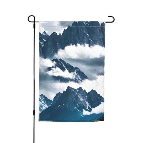 Landschaft mit Bergen und Wolken, verschiedene Flaggen, Gartenflagge, Outdoor-Flagge, Hofdekoration für Terrasse, Veranda oder Rasenflagge von NBAGHPQ