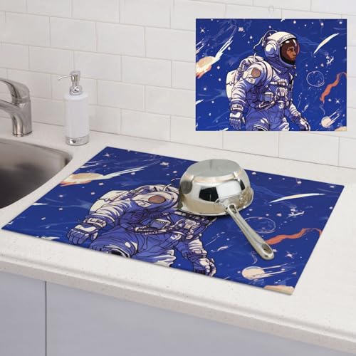 Abtropfmatte mit schwarzem Astronaut auf blauem Hintergrund, super saugfähig, Mikrofaser, Abtropfmatte für Küchentheke, großes Geschirr, leicht zu reinigen, Mehrzweck-Abtropfmatte, 61 x 45,7 cm von NBSKSDLK