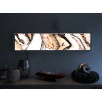 stimmungsvolle Wandlampe Kunstwerk Wanddeko 120x30 cm Led Beleuchtung Acrylfarbe & Resin Lichtfarbe Neutralweiß Deko von NCCUdesign