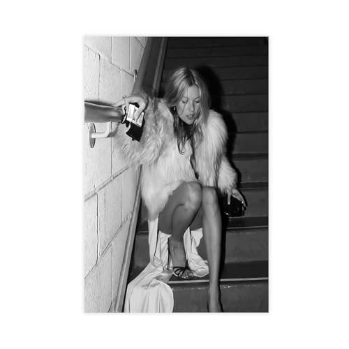 NEDOES Kate Moss Fallende Treppe Poster Leinwand Poster Wandkunst Dekor Druck Bild Gemälde für Wohnzimmer Schlafzimmer Dekoration ungerahmt 50 x 75 cm von NEDOES