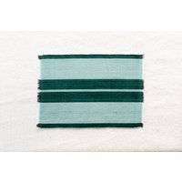 Set Aus Smaragdgrünem Tischset, Baumwollgewebtes Sommer-Tischset, Handgewebtes Geripptes Rechteckiges Hochzeitstisch von NEEPAHUT