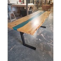 River Feature Schreibtisch River Feature Schreibtisch von NEFStudio