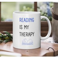 Tasse Bücherwurm, Bookaholic-Tasse, Bücher, Books, Booklover Tasse, Reading Is My Therapy-Tasse, Therapie, Buchliebhaber Tasse Bücherwurm, Bookaholic-Tasse, Bücher, Books, Booklover Tasse, Reading Is My Therapy-Tasse, Therapie, Buchliebhaber von NEODOGDESIGN