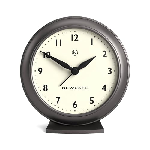 NEWGATE® Pacific Wecker | Kleiner Retro-Alarm | Graphitgrau metallic | Modernes Design aus der Mitte des Jahrhunderts | Ideal für Nachttisch, Schreibtisch, Regal und Kaminsims | Schlaf- von NEWGATE