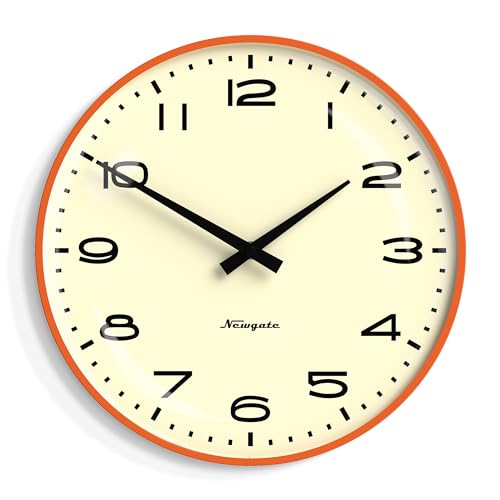 NEWGATE® Radio City Retro-Wanduhr Wanduhren – runde Uhr – Küchenuhr – Uhren für Wohnzimmer – Bürouhr – gewölbtes Glas – Metallgehäuse – mittelgroße Uhr – arabisches Zifferblatt – Mattorange von NEWGATE