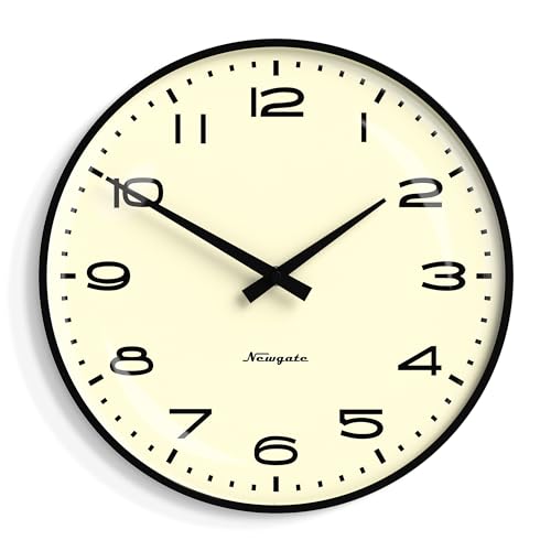 NEWGATE® Radio City Retro-Wanduhr Wanduhren – runde Uhr – Küchenuhr – Uhren für Wohnzimmer – Bürouhr – gewölbtes Glas – Metallgehäuse – mittelgroße Uhr – arabisches Zifferblatt – Mattschwarz von NEWGATE