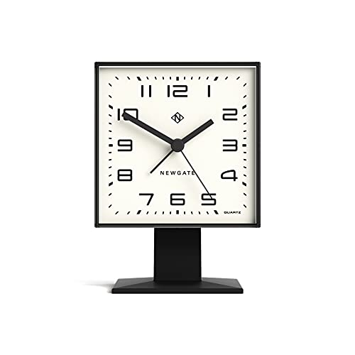 NEWGATE® Victor Mid-Century Wecker – Quadratischer analoger Wecker ohne Ticken – Arabisches Zifferblatt – Buntes Gehäuse – Matt-Finish (Schwarz). von NEWGATE