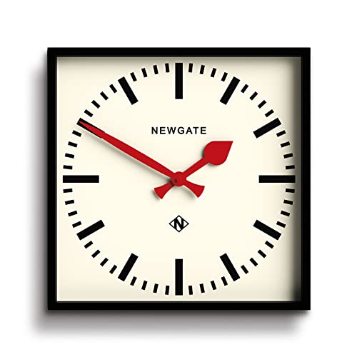 NEWGATE® Eisenbahn-Wanduhr Nummer fünf - Quadratische Uhr - Küchenuhr - Bürouhr - Retrouhr - Designeruhr - Bahnhofsuhr - Markierungszifferblatt (rote Zeiger) von NEWGATE