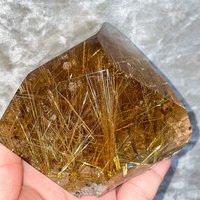 Großer Goldener Rutilquarz-Kristall - Einzigartiges Dekorationsstück Oder Geschenk Für Kristallsammler von NEWMOONCRYSTALLTD