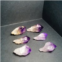 Unikat - Punkte- Gruppe Von 6 Amethyst Punkt Roh Unbehandelt Unbehandelten Unbehandelten Kristall Chakra Heilung Krone Academic Booster von NGNGNCrystal