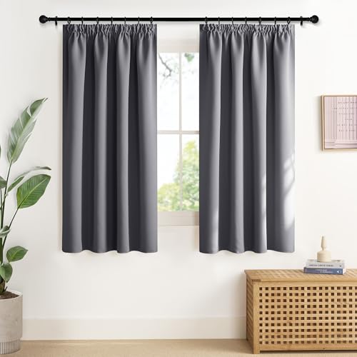 NICETOWN Fenster Vorhänge Kurz Graue Gardine für Schiene Blickdicht Schlafzimmer Gardinen mit Kräuselband 2er Set 145 x 140 cm(HxB) Thermovorhang Hitzeschutz Verdunkelung von NICETOWN