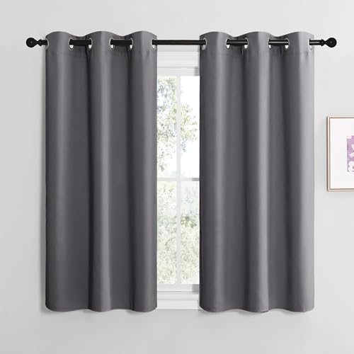 NICETOWN Vorhang Blickdicht Kurz Vorhänge Grau 2er Set H120 x B107 cm Verdunklungsvorhänge mit Ösen Gardinen Fenster Fenstergardinen Modern Scheibengardinen 120 cm Thermal Curtains, H120 x B107 cm von NICETOWN