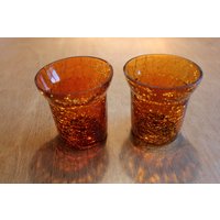 Set Zweier Kleiner Bernsteinfarbener Windlichter Im 60Er Jahre-stil Set Zweier Kleiner Bernsteinfarbener Windlichter Im 60Er Jahre-stil von NICOLEsSELECTION