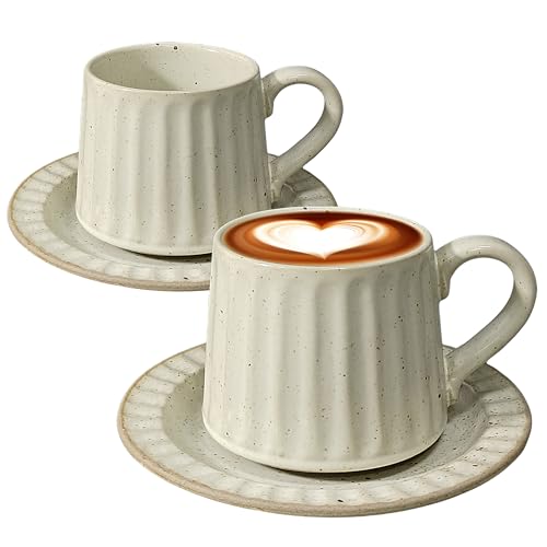 NIUKOMY Kaffeetassen mit Untertasse Vintage 2er Set, 300ML Keramik Cappuccino Tassen, Goße Espressotassen Porzellan, Handgefertigte Nostalgie Steingut Tassen für Tee Frühstück Milch, Beige von NIUKOMY