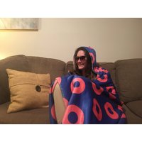 Fischmann Donut Hooded Sherpa Blanket Throw von NJEastCoasters