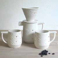 Handgemachtes Weiß Und Gold Pour-Over Karaffe Tassen Set von NJKceramics