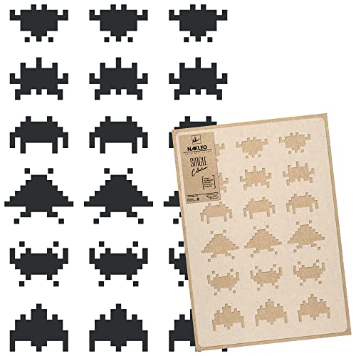 NAKLEO Wiederverwendbare Wand Kunststoff-Schablone – 43x64cm - Space Invaders Roboter – Große Tapete Muster Malen DIY Kunsthandwerk Vorlage – Stoff Möbel Holz Leinwand von Nakleo