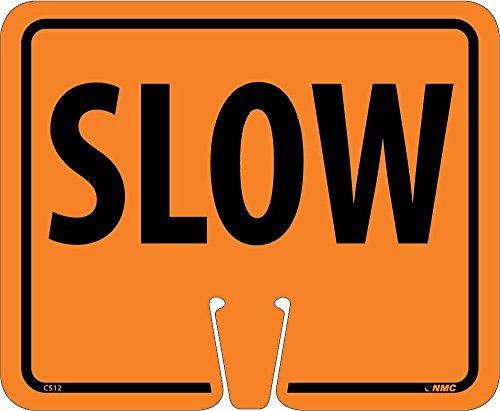 NMC CS12 Langsames Schild, 32,1 x 26,4 cm, Kunststoffschild mit schwarzem Text auf orangefarbenem Sockel von NMC
