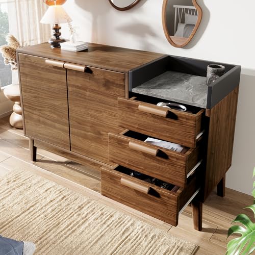 Wohnzimmer Kommode in Eiche Dekor mit Marmor-Optik Platte - Offene Ablage + 3 Schubladen & Doppeltürschrank (innen höhenverstellbar) - Massivholzbeine & kehrroboterfähig, H77/B120/T40 cm von NNJN