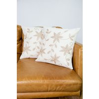 Blumen Handgestickte Dekorative Kissenbezüge | 2Er Set. Handwerklich Hergestellt Blumen Handgestickte Dekorative Kissenbezüge | 2Er Set. Handwerklich Hergestellt von NOAPAMPA