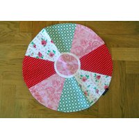 Unbenutzter Vintage 1990Er Jahre Patchwork Design Kissenbezug Mit Blumen/ Dot/ Karo Motiv Und Reißverschluss Unbenutzter Vintage 1990Er Jahre Patchwork Design Kissenbezug Mit Blumen/ Dot/ Karo Motiv Und Reißverschluss von NORDICARTCURTAINS