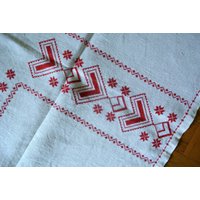 Größere Gut Gearbeitete Vintage 1950Er Jahre Handgemachte Leinen Tischdecke Mit Weihnachten Rotes Herz Kreuzstich Stickerei von NORDICARTLINENS