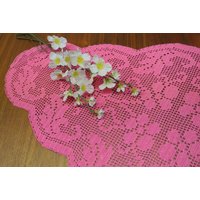 Schöne Gelungene Vintage 1980Er Jahre Oval Handarbeit Häkeln Starke Rosa Dünne Baumwolle Garn Blume Motiv Muster Tischdecke Läufer Schöne Gelungene Vintage 1980Er Jahre Oval Handarbeit Häkeln Starke Rosa Dünne Baumwolle Garn Blume Motiv Muster Tischdecke Läufer von NORDICARTLINENS