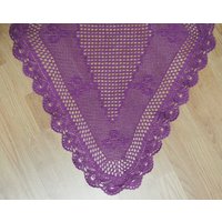 Schöne Große Überregionaler Gut Gemacht Vintage 1980Er Jahre Hand-Häkeln Lila Baumwolle Garn Traditionelle Muster Tischdecke Läufer Schöne Große Überregionaler Gut Gemacht Vintage 1980Er Jahre Hand-Häkeln Lila Baumwolle Garn Traditionelle Muster Tischdecke Läufer von NORDICARTLINENS