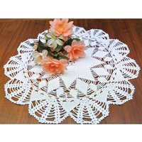 Schöne Gut Gemacht Vintage 1970Er Jahre Runde Hand Häkeln Weiße Baumwolle Garn Stern Motiv Tablettischdecke Schöne Gut Gemacht Vintage 1970Er Jahre Runde Hand Häkeln Weiße Baumwolle Garn Stern Motiv Tablettischdecke von NORDICARTLINENS