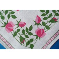 Vintage 50Er Jahre Hochwertige Frösö Handabdruck Bonewhite Leinen Brit B Design Tablet Tischdecke Mit Rosa/Grünem Rosenknopf Blumenmotiv Mitte von NORDICARTLINENS