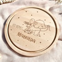 Frühstücksbrett Elefant Mit Hase | Personalisiert Kinder Tiermotiv Geschenk Baby Geburtstagsgeschenk Holzbrett Gravur von NORDKindDekoStore