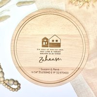 Frühstücksbrett Zuhause Personalisiert Mit Namen Und Koordinaten | Einzugsgeschenk Haus Richtfest Erste Wohnung Holzbrett Gravur von NORDKindDekoStore
