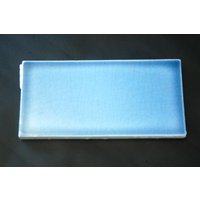Sehr Exquisite Metro Jugendstil Fliesen in Blau ; Blaue Umrandung Mit Feinem Craquelè Weich Gearbeitete Kanten von NORESTDesign
