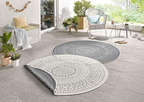 Northrugs Porto In- und Outdoor Teppich Rund – Runder Wendeteppich Wasserfest Mandala Design Flachgewebe Teppich Wetterfest für Balkon, Terrasse, Garten, Wohnzimmer in Grau Creme, ⌀140cm von NORTHRUGS