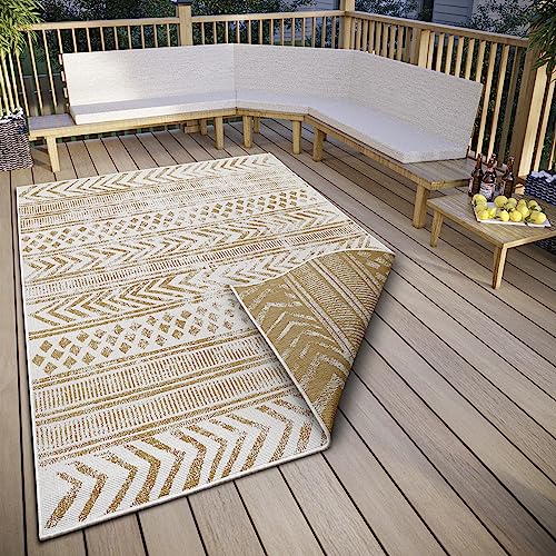 NORTHRUGS Biri In- & Outdoor Wendeteppich - Flachgewebe, Boho Design, ÖKO-TEX, Wetterfest & UV-beständig für Balkon, Terrasse, Garten - Ocker, 120x170cm von NORTHRUGS