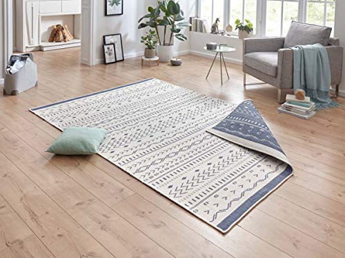 NORTHRUGS In- und Outdoor Teppich Kuba 80x150cm - Wendeteppich Wetterfest Boho Design Ethno Muster Läufer für Balkon Terrasse Garten Wintergarten Wohnzimmerteppich Wasserfest in Blau Creme von NORTHRUGS