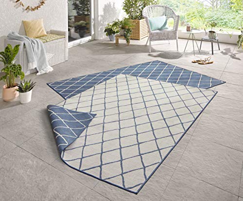 NORTHRUGS In- und Outdoor Teppich Malaga 120x170cm - Wendeteppich Wetterfest Modernes Geometrisches Muster für Balkon Terrasse Garten Wintergarten Küche Wohnzimmerteppich Wasserfest in Blau Creme von NORTHRUGS