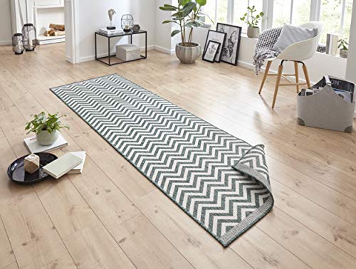 NORTHRUGS In- und Outdoor Teppich Palma 80x350cm - Wendeteppich Wetterfest Modernes Design Zick-Zack Muster Läufer für Balkon Terrasse Garten Wintergarten Wohnzimmerteppich Wasserfest in Grün Creme NORTHRUGS In- und Outdoor Teppich Palma 80x350cm - Wendeteppich Wetterfest Modernes Design Zick-Zack Muster Läufer für Balkon Terrasse Garten Wintergarten Wohnzimmerteppich Wasserfest in Grün Creme von NORTHRUGS