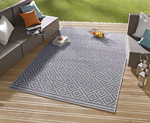 NORTHRUGS In- und Outdoor Teppich Raute 140x200cm - Wetterfest Modern Geometrisches Raute Muster Design Läufer für Balkon Terrasse Garten Wintergarten Wohnzimmerteppich Wasserfest in Blau Creme von NORTHRUGS