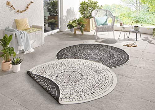 Northrugs Porto In- und Outdoor Teppich Rund – Runder Wendeteppich Wasserfest Mandala Design Flachgewebe Teppich Wetterfest für Balkon, Terrasse, Garten, Wohnzimmer in Schwarz Creme, ⌀100cm von NORTHRUGS