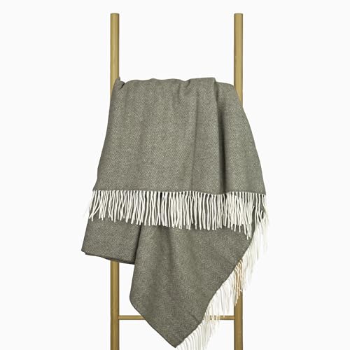 Merino Wolldecke 140x200 – Weiche Merino Decke mit 10% Kaschmir – Luxuriöse Schafwolldecke mit Tasseln – Warme Wolldecke für Sofa, Bett & Outdoor – Stylish Weiche Kuscheldecke - Nostra Wolldecken von NOSTRA SINCE 1991