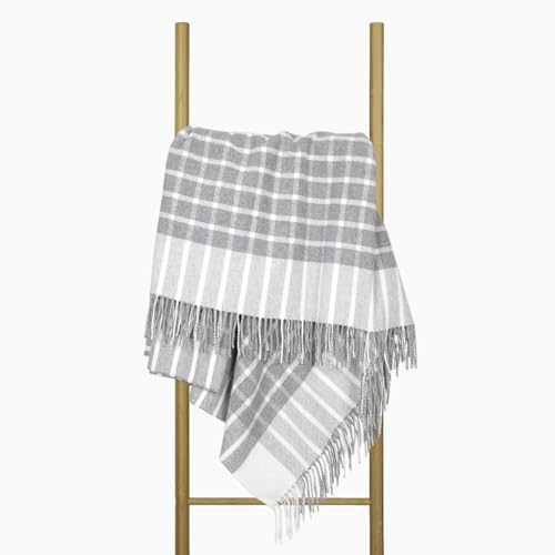 Merino Wolldecke 140x200 – Weiche Merino Decke mit 10% Kaschmir – Luxuriöse Schafwolldecke mit Tasseln – Warme Wolldecke für Sofa, Bett & Outdoor – Stylish Weiche Kuscheldecke - Nostra Wolldecken von NOSTRA SINCE 1991