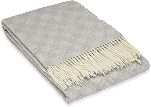 Nostra Andora Tagesdecke 140x200 | Weiche Merino Wolldecke mit 10% Kaschmir | Warme Sofa Kuscheldecke in Immer Grau | Merino Decke für Couch & Sofa | Couchdecke mit Tasseln von NOSTRA SINCE 1991