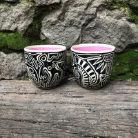 Einzigartig Gestaltete Handgemachte Sgraffito-Keramikbecher-Set - Geschenk Urlaub Steingut-Tasse Kaffeetasse Teetasse Becher Sgraffito-Tasse von NUAtelierStudio