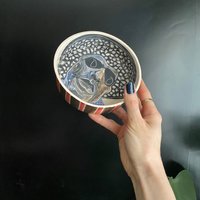 Einzigartige Handgemachte Bunte Sgraffito-Keramikplatte - Servierplatte Dekoration Design Unikat Schwarz&weiß Geschenk von NUAtelierStudio