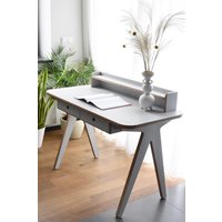 Nuki First Plus Desk Grau Mit Schubladen Aus Birkensperrholz Hochwertigstem Weißem Laminat von NUKISHOP