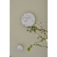 Nuki Circle Wandhaken Oder Schubladenknauf Marmorfarbe. Gehäkeltes Wandbild. Wandhaken. Gancio Da Parete. Gancho De Pared. Silber. Vægkrog. Vegkrok von NUKISHOP