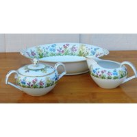 Vintage Kent Porzellan Aus Dem Besetzten Japan "Wild Flower' Muster Zucker Und Milchkännchen Mit Servierschale 04388 von NWAttic